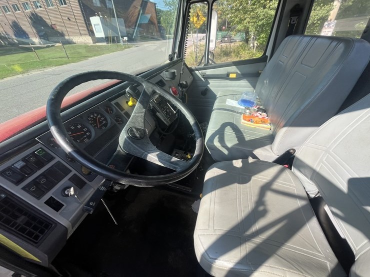 1996-freightliner-fl80-image-142