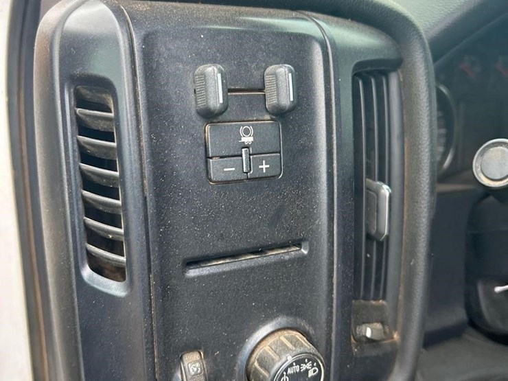 2015-chevrolet-silverado-2500-image-24