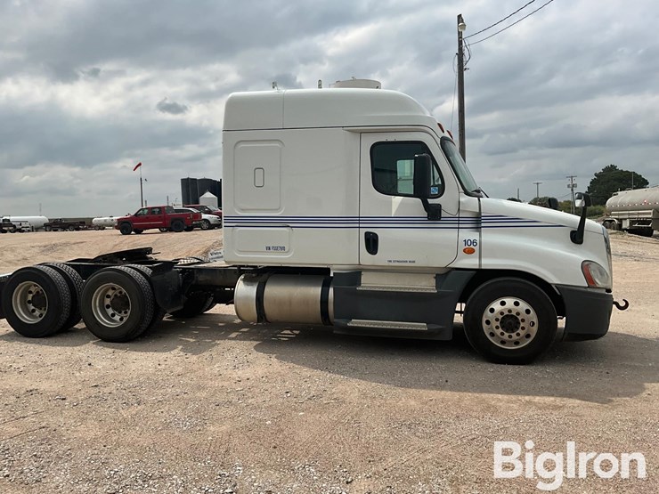 2015-freightliner-cascadia-125-image-4