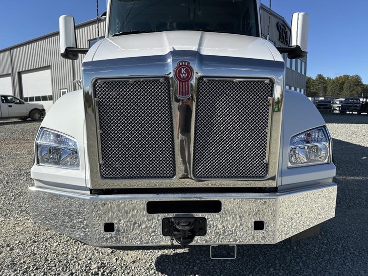 2025-kenworth-t880-image-25