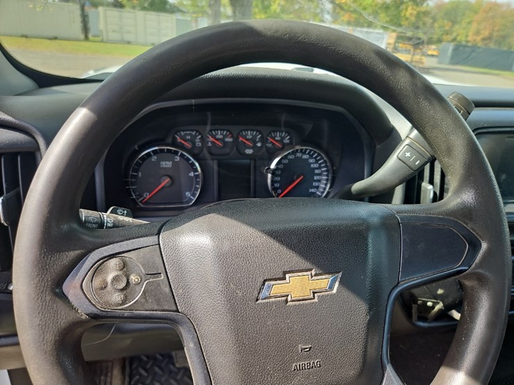 2017-chevrolet-3500hd-image-19