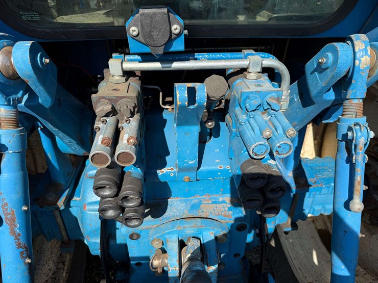 1993-ford-8830-image-30