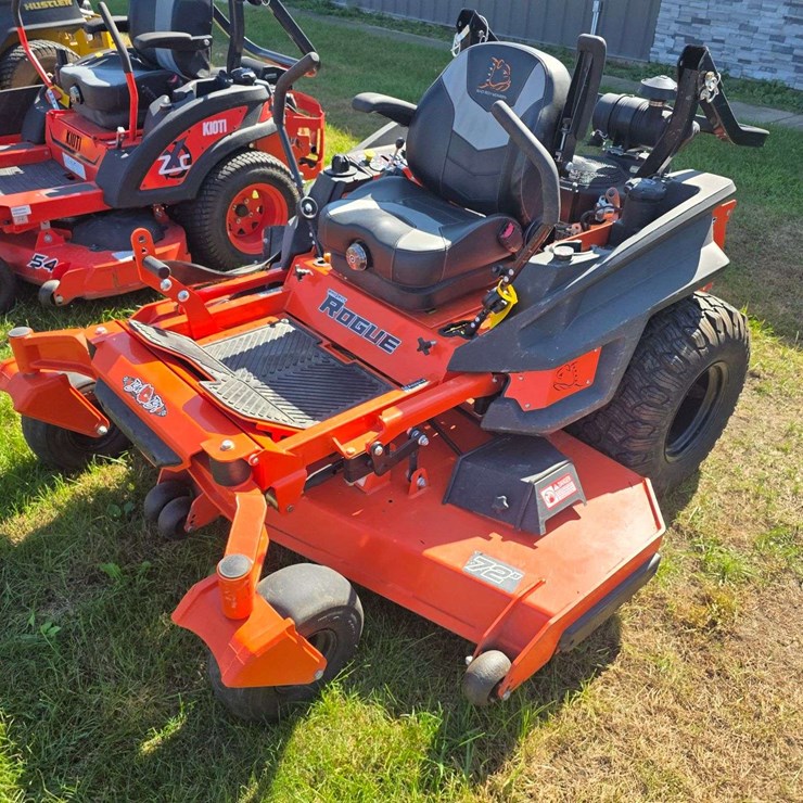 2021 Badboy Rogue 72” Zero Turn Lawn Mower, 37hp Vanguard Engine, 190 Hours, Dual Fuel Tanks, Fresh