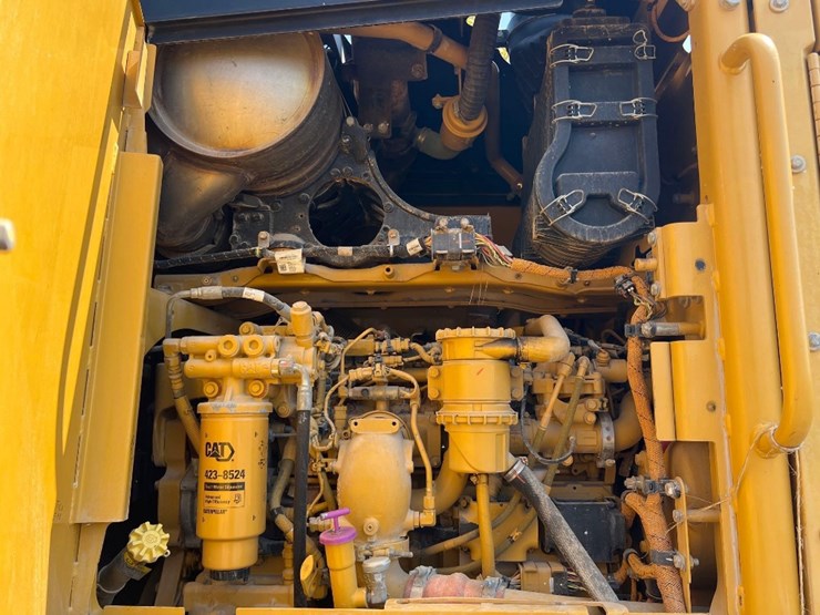 caterpillar-140m2-image-23
