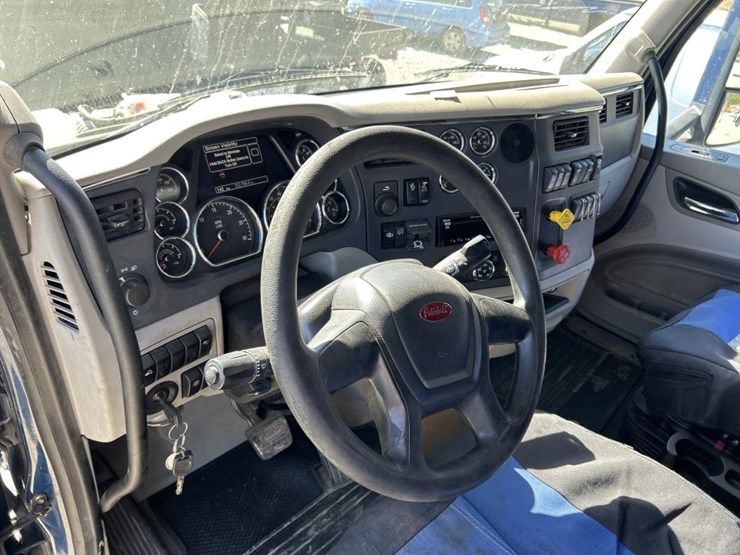 2019-peterbilt-579-image-58