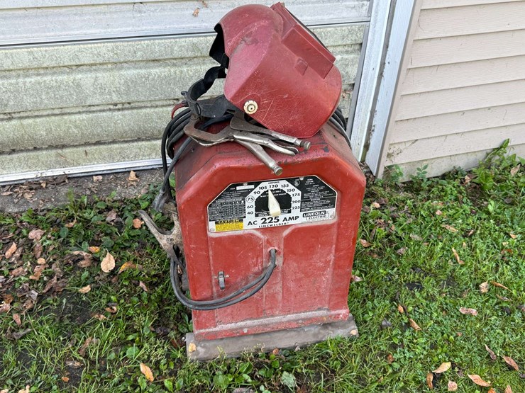 lincoln-welder-225-amp-with-leads,-helmet-and-clamps,-working-order-per-seller-image-1