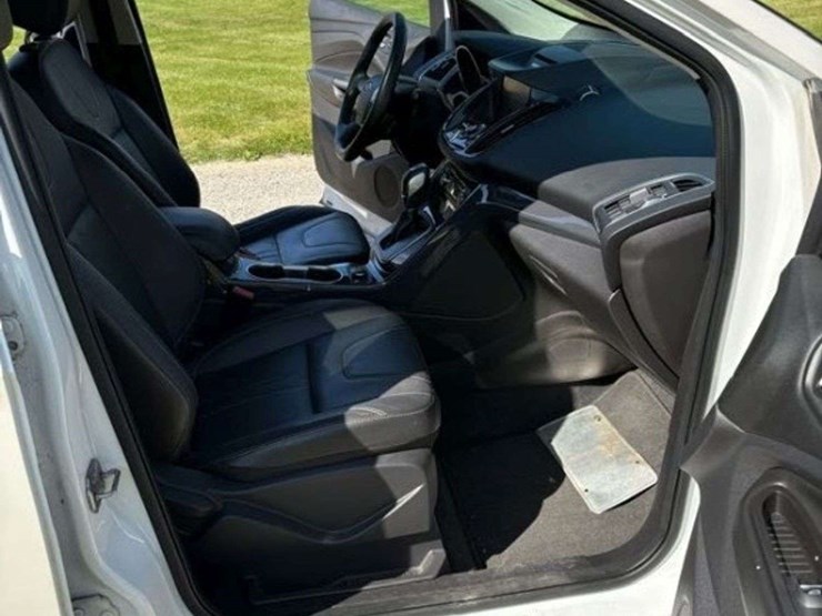 2013-ford-escape-titanium-image-10