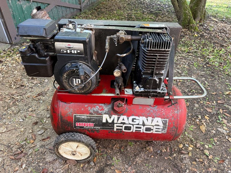 magna-force-air-compressor-with-gas-engine,-in-working-condition,-image-1