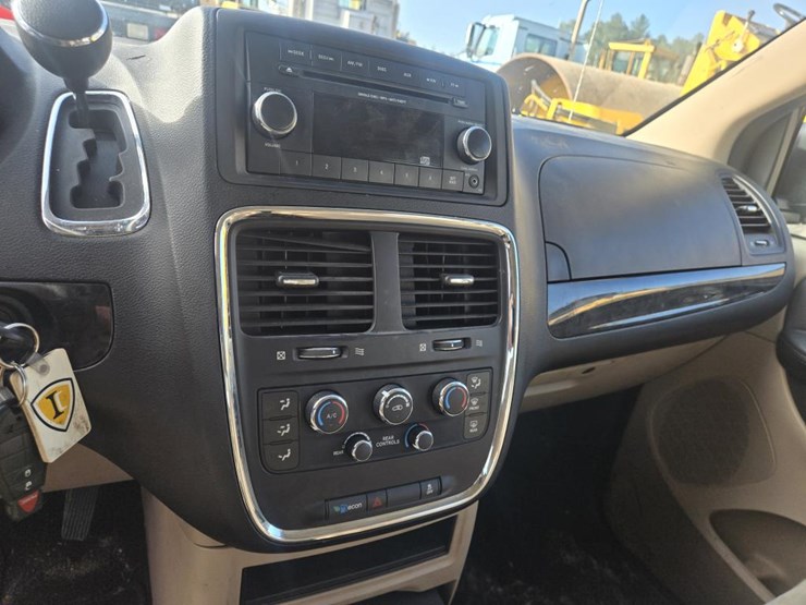 2014-dodge-grand-caravan-image-31