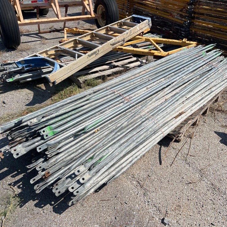 PALLET OF SCAFFOLDING PARTS
