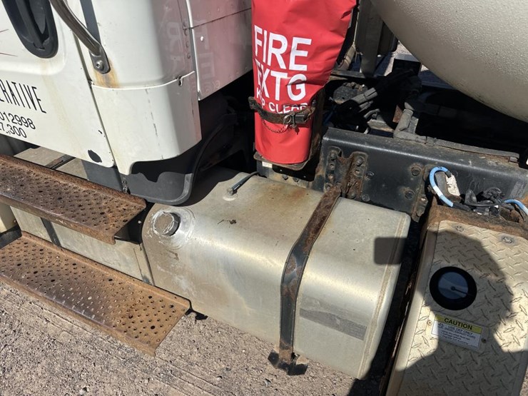 #1806-•-2013-freightliner-tanker-truck-image-13