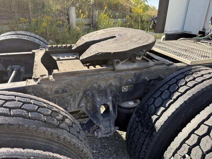 2020-peterbilt-579-image-36