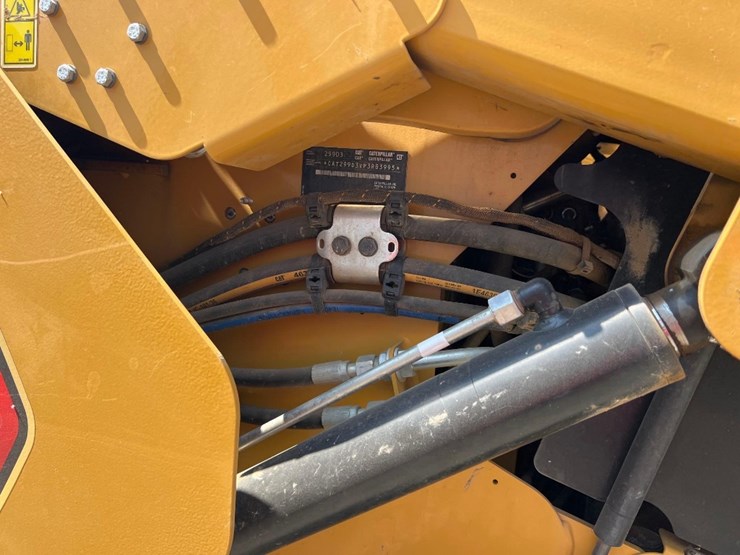 2024-caterpillar-299d3-image-12