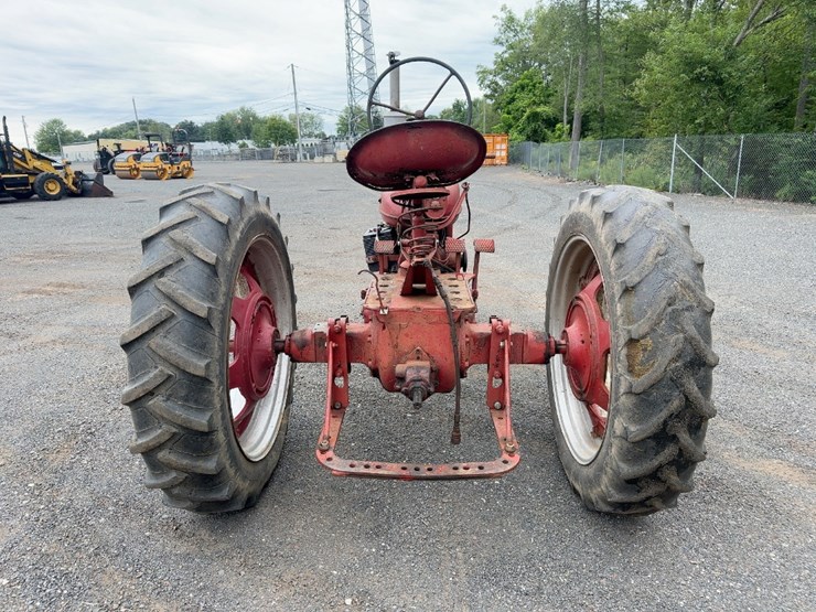 mccormick-farmall-h-tractor-image-4
