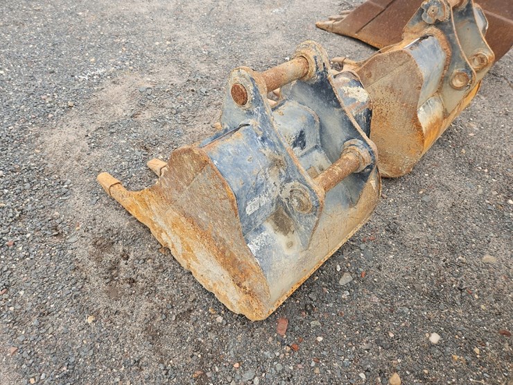 caterpillar-24"-bucket-with-teeth-image-4