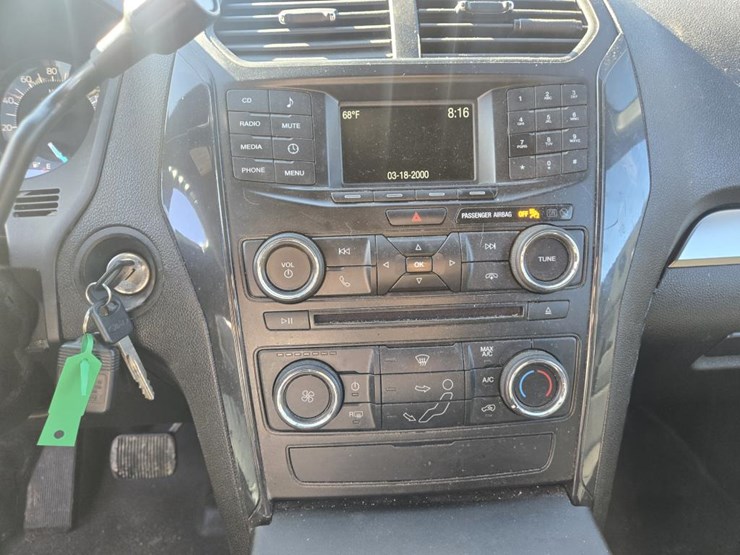 2018-ford-explorer-image-36