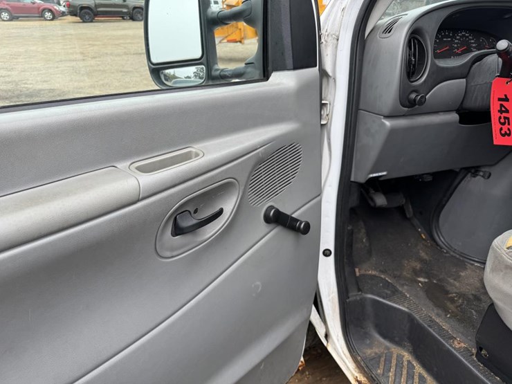 2008-ford-cargo-image-23