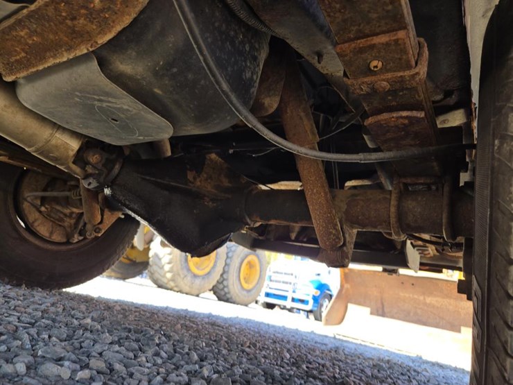 2013-ford-cargo-image-28
