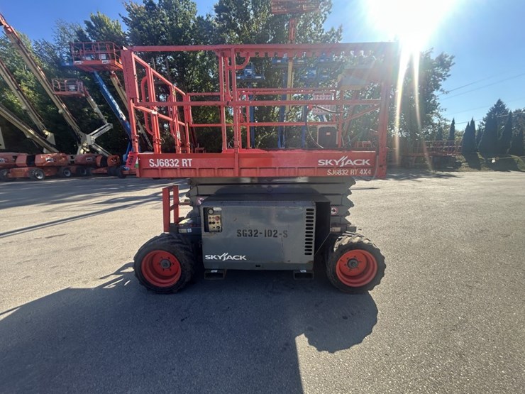 2008-skyjack-sj6832rt-image-19
