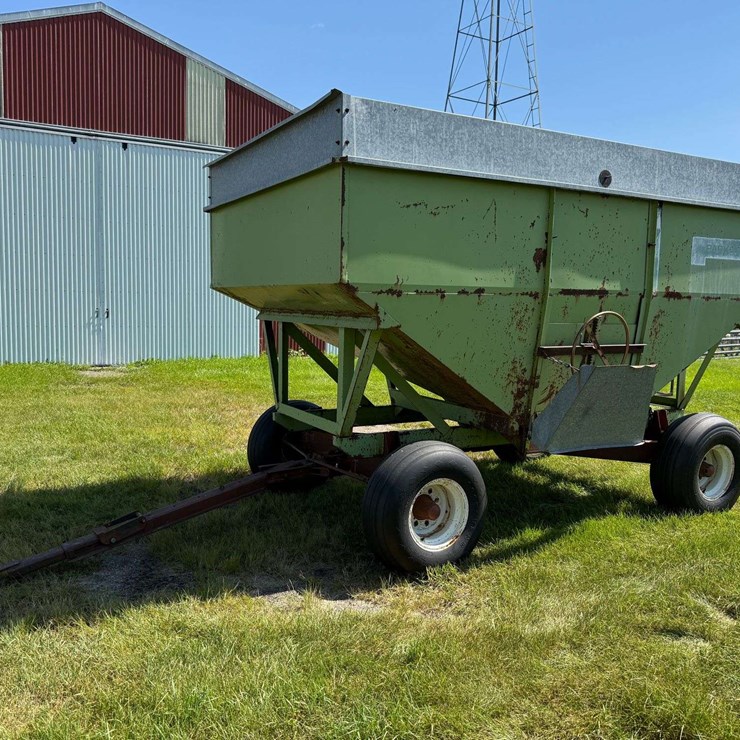 Parker Gravity Box, 250 bu. 8 Bolt Hubs, Extendable Hitch