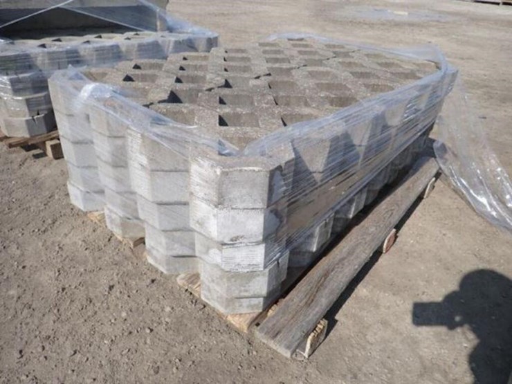 qty-of-(8)-skids-of-turfstone-pavers-&-decor-stone-image-20