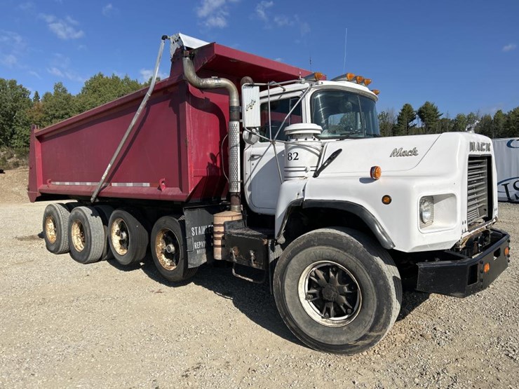 1995-mack-dm690s-image-7