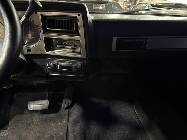 1985-chevrolet-c10-image-42