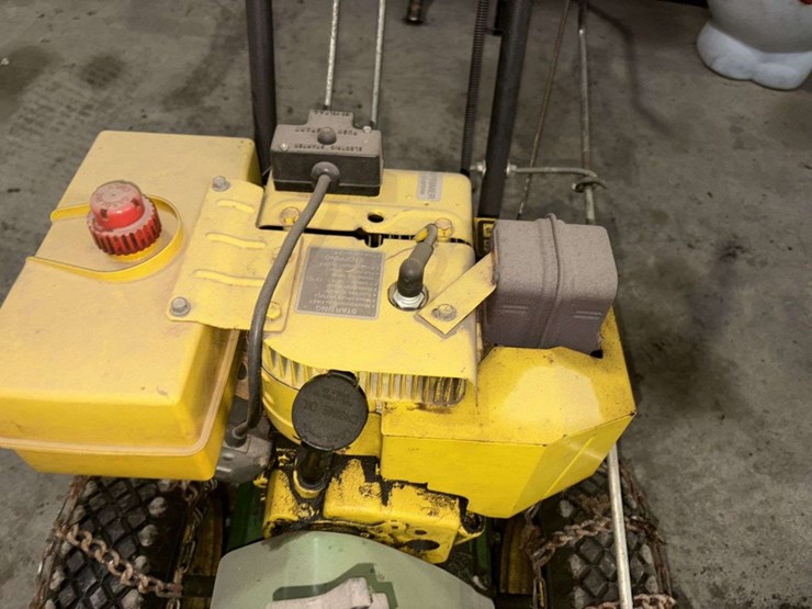 john-deere-826-walk-behind-snow-blower,-26”,-8-hp,-5-speed,-with-tire-chains,-electric-start-image-11