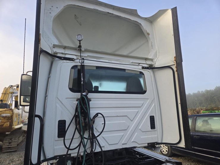 2017-international-prostar-image-13