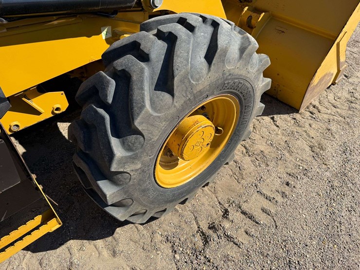 2014-caterpillar-420f-image-14