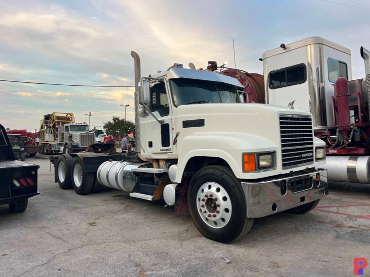 2011-mack-pinnacle-t/a--60k-hyd-winch-truck-image-1
