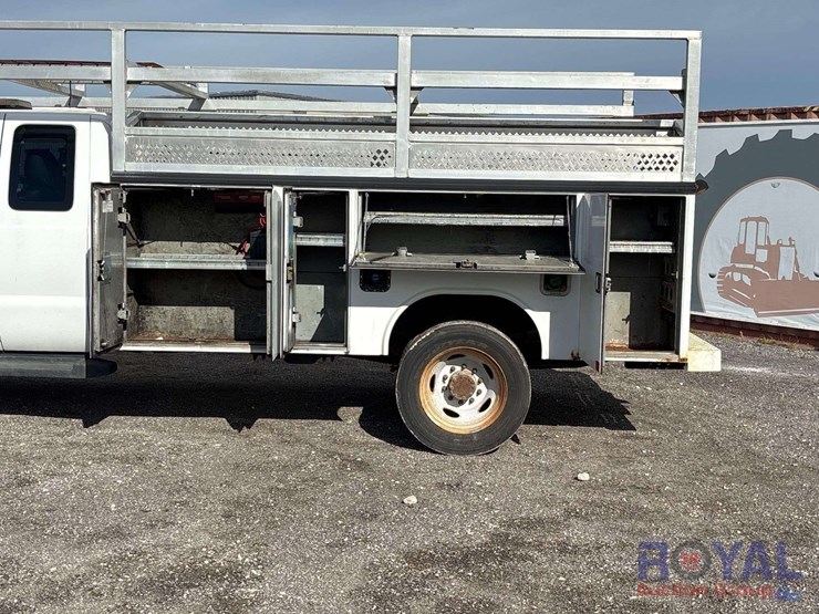 2013-ford-f550-image-17