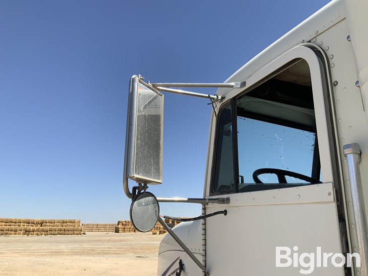 1997-freightliner-fld112-image-16