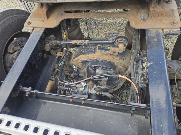 2015-volvo-10-image-24