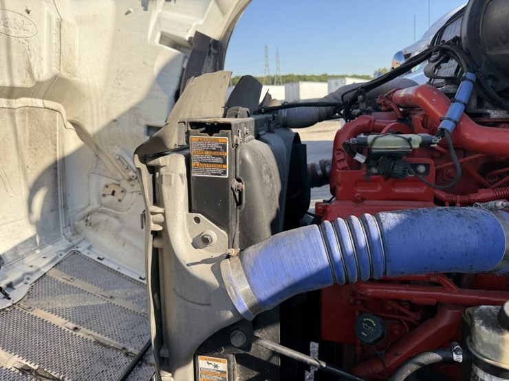 2022-peterbilt-579-image-15