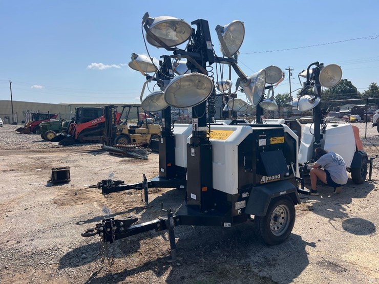 2019-allmand-night-life-v-series-light-plant-image-3