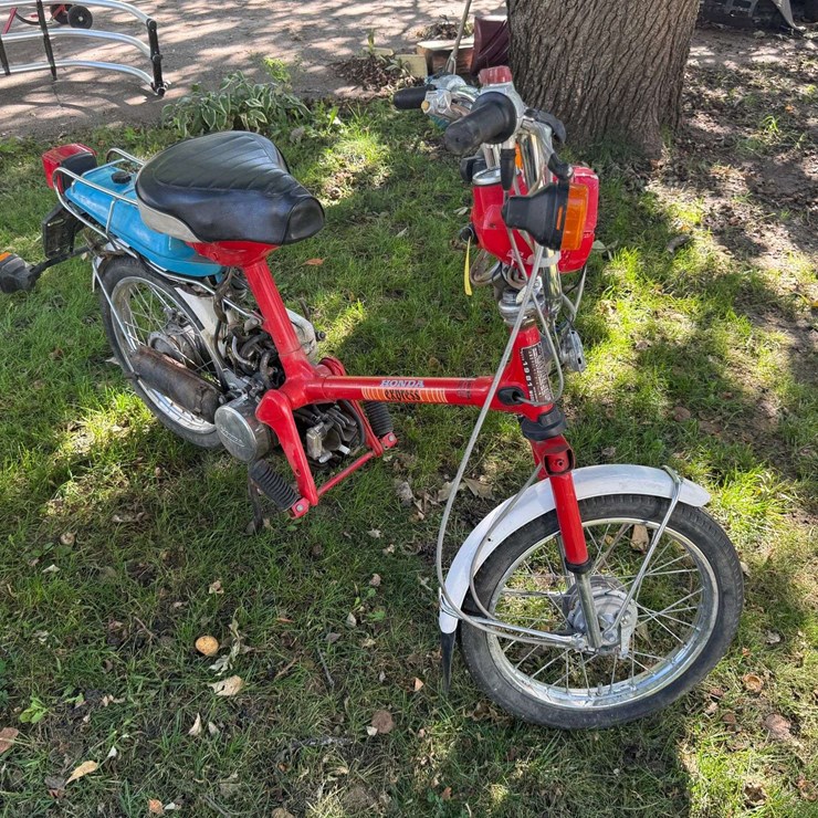1981 Honda 50cc Express Motor Bike Moped for Restoration, Does Not Run, Mostly Complete Per Seller,