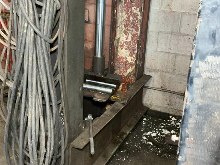 #116-•-40-ton-shop-press-image-3