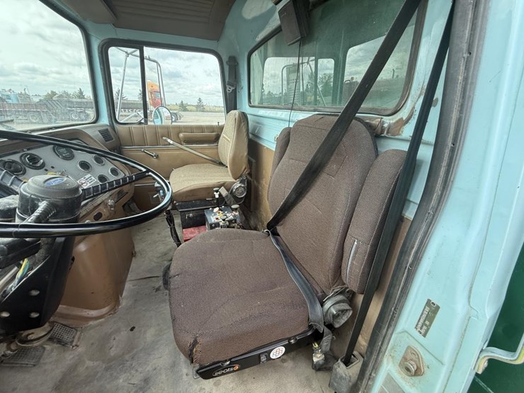 1995-ford-l9000-image-102