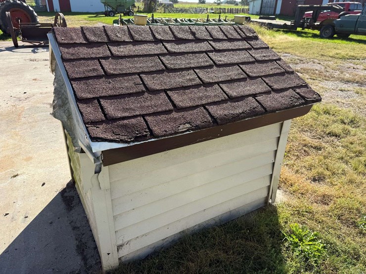insulated-dog-house,-3’-tall,-3’-wide,-4’-deep-image-5