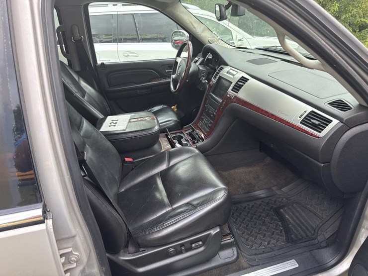 2008-cadillac-escalade-image-14