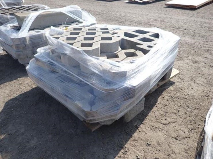 qty-of-(8)-skids-of-turfstone-pavers-&-decor-stone-image-9