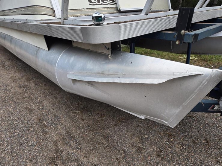 #2582-•-crestii-25-pontoon-boat-image-9