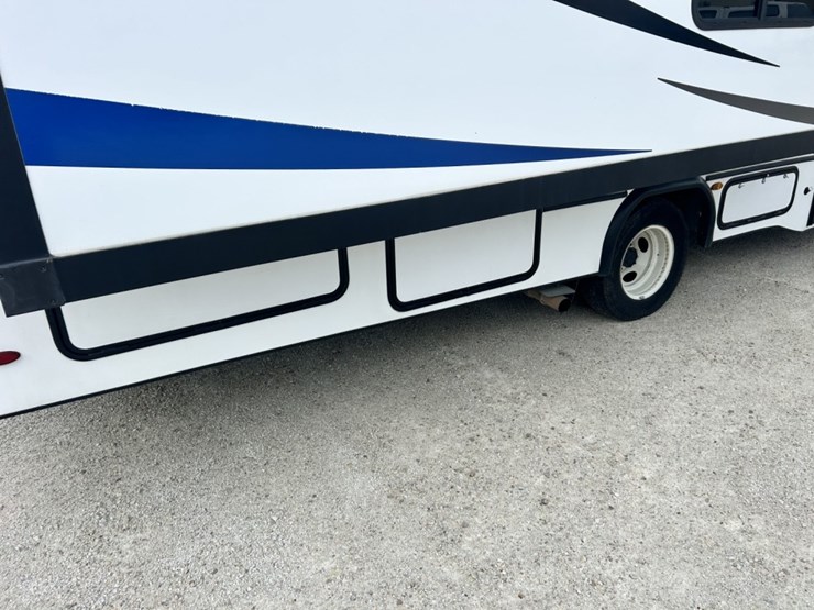 2021-ford-e450-image-22