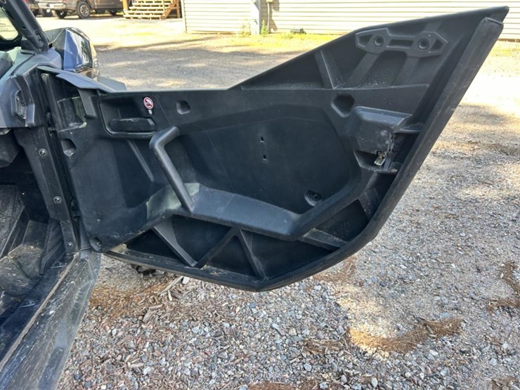 #1401-•-2023-can-am-1000r-commander-xt-image-30