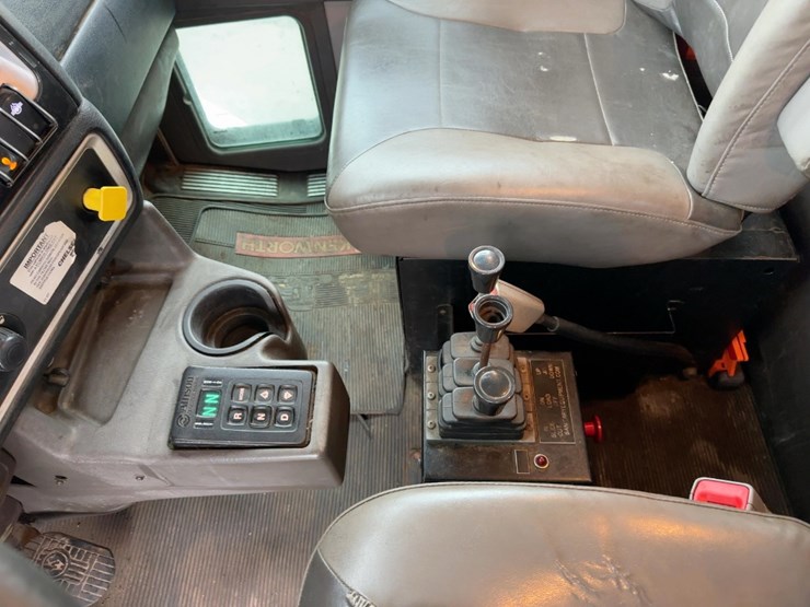 2015-kenworth-t440-image-22