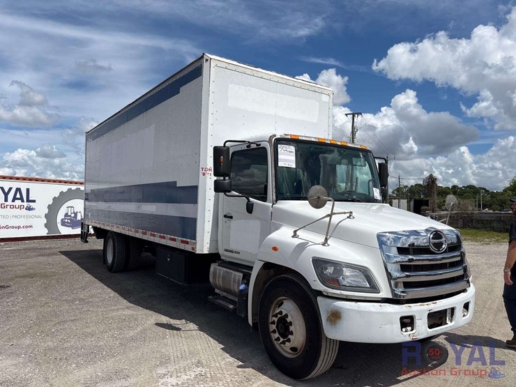 2017-hino-268-image-2