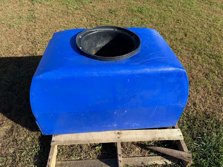 42-gallon-solar-heated-livestock-water-tank-image-7