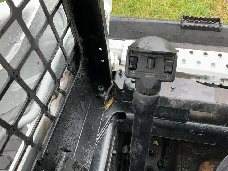 2010-bobcat-s175-image-13