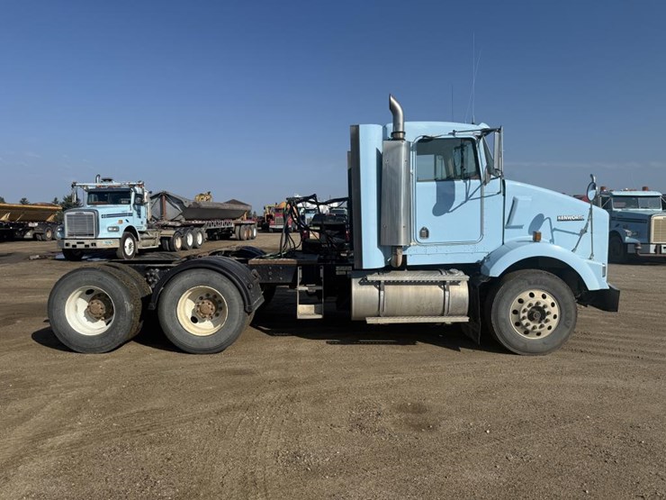 2015-kenworth-t800-image-6